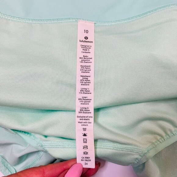 Lululemon Run Times Shorts II *4" Toothpaste green Athletic lined running Size 1 - Picture 11 of 11